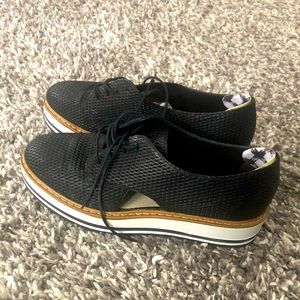 Women leather upper shoes size 9